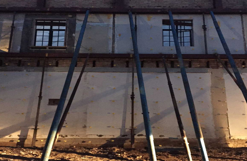 Propping of the exterior front wall.