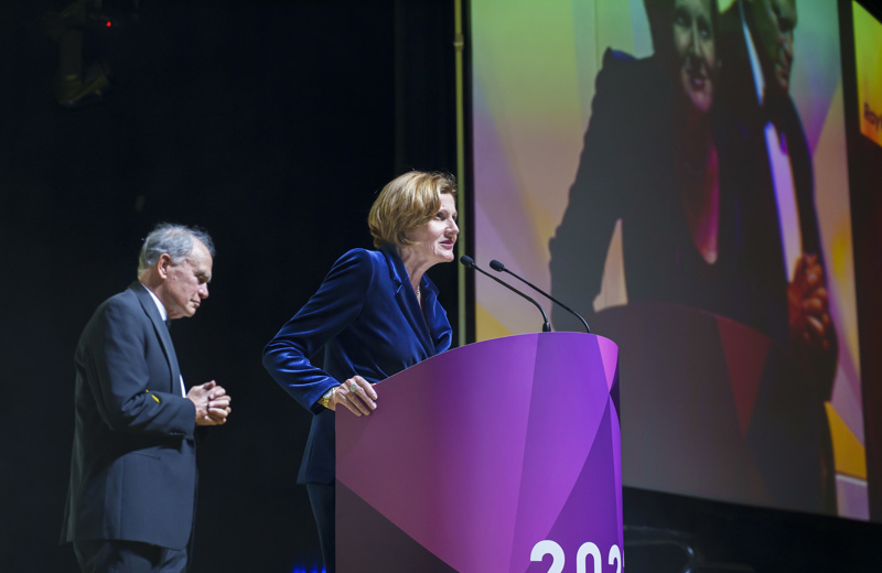 Megan Jaffe accepting Ray White Remuera award as No. 1 NZ Office in 2022.